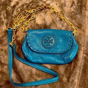 AuthenticTory Burch versatile CB/clutch perfect for game days. Holds 2 cards ++